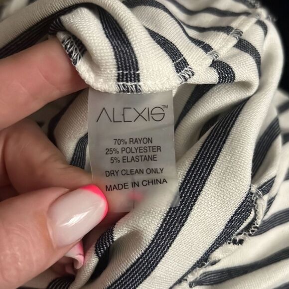✨Alexis Loza Striped Sz XS Dress✨ - Picture 9 of 9
